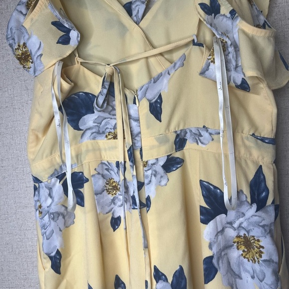 J By J.O.A 
Yellow Floral Jumpsuit Size Medium - Picture 5 of 7